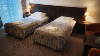 Отель Hotel Cyprus Ксионженице Улучшенный двухместный номер с 1 кроватью или 2 отдельными кроватями-1