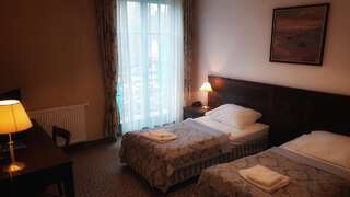 Отель Hotel Cyprus Ксионженице Улучшенный двухместный номер с 1 кроватью или 2 отдельными кроватями-4