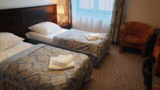 Отель Hotel Cyprus Ксионженице Двухместный номер с 1 кроватью или 2 отдельными кроватями-2