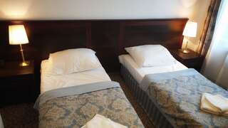 Отель Hotel Cyprus Ксионженице Двухместный номер с 1 кроватью или 2 отдельными кроватями-3